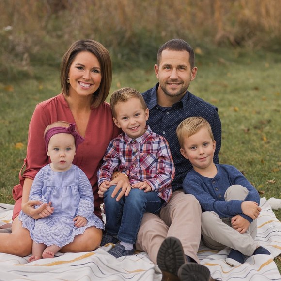 Erin Domach - Poshmark Profile Picture of Erin Domach (@edomach) on Poshmark