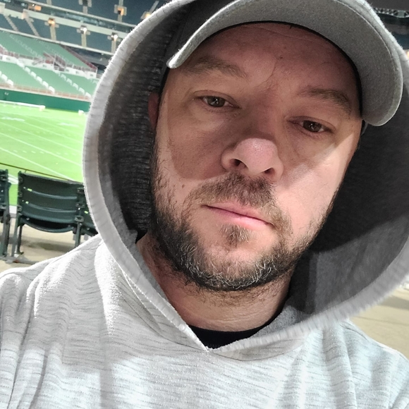 Profile Picture of Kenny Bowen (@kbzy) on Poshmark