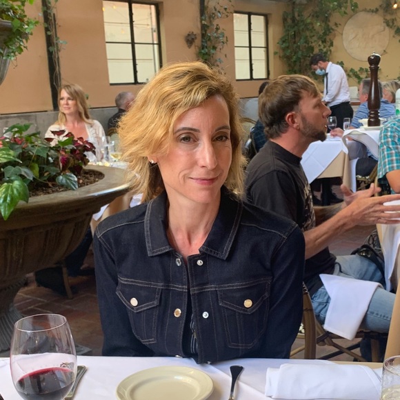 Profile Picture of Kerry Sarner (@kerrysarner) on Poshmark