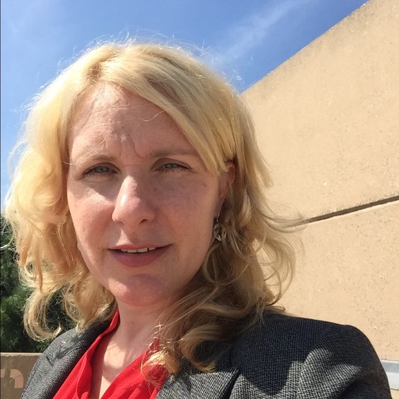 Profile Picture of Leah Bailey (@lisbailey) on Poshmark