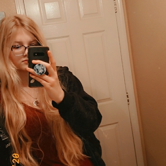 Profile Picture of Aurora Spesert (@aurora_spesert) on Poshmark