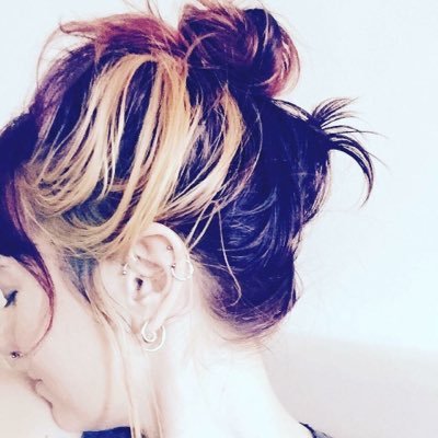 Profile Picture of Anna Schumacher (@ohriverdarling) on Twitter