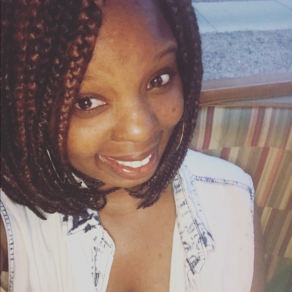 Profile Picture of Ashley Pillard (@jeraesa) on Poshmark