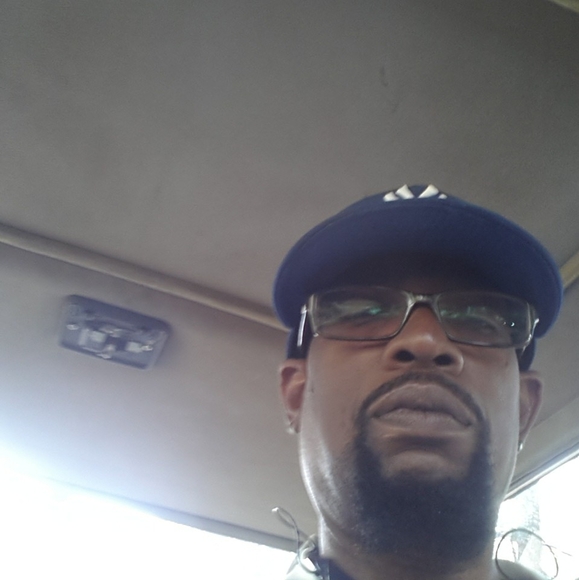 Profile Picture of Steve Bradley (@stevebradley92) on Poshmark