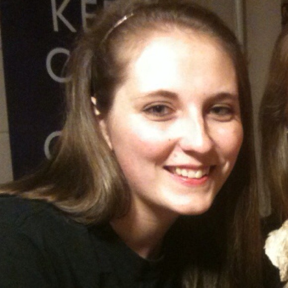 Profile Picture of Laura Groh (@lauragroh) on Poshmark