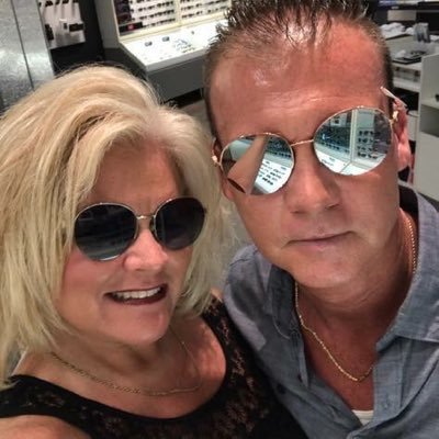 Profile Picture of Susan Sanders Calhoun (@yorkiegangmom) on Twitter