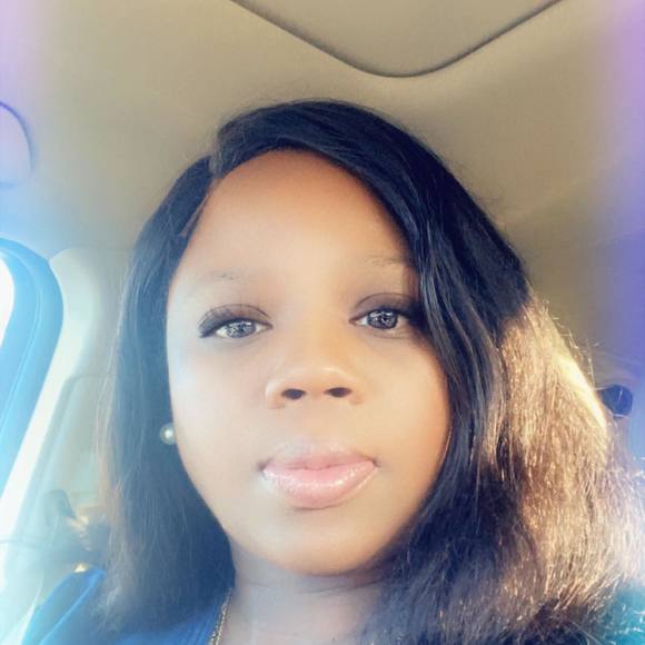 Profile Picture of Amanda Chambers (@amjchambers) on Poshmark