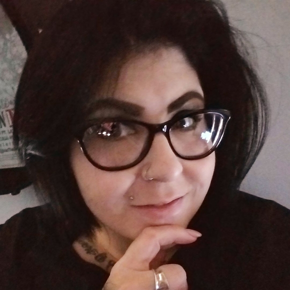 Profile Picture of Ursula Curcurito (@casey_flint518) on Poshmark