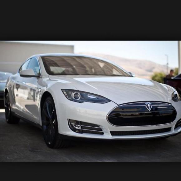 Profile Picture of Matthew Barrios (@m_barrios05) on Poshmark