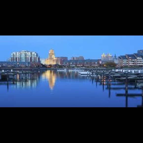 Profile Picture of Phillip Wallace (@paw30221) on Poshmark