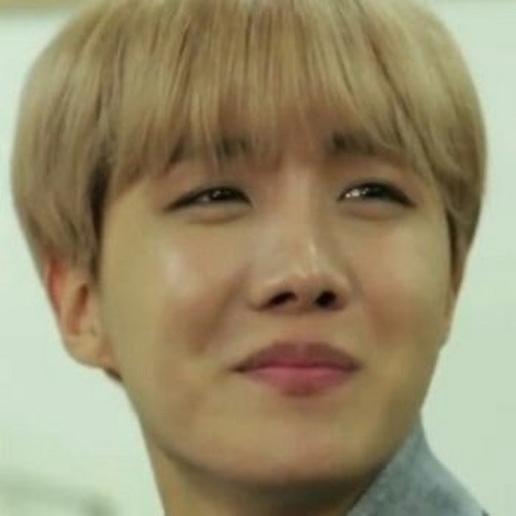 Profile Picture of Lenka Pozsonyiová (@lelapozsonyi) on Poshmark