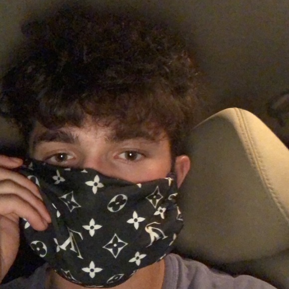 Profile Picture of Max Pagano (@maxvpag1012) on Poshmark