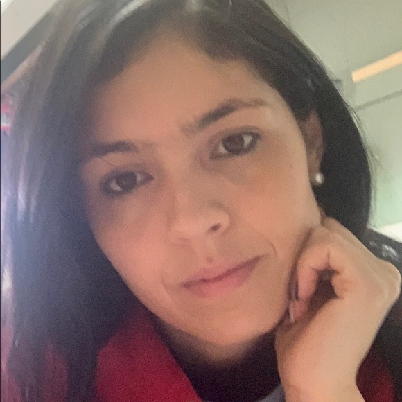 Profile Picture of Lorena Melo (@lorenamellojpm) on Poshmark