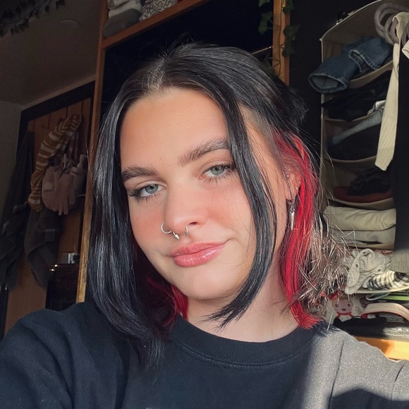 Profile Picture of Lucy Vidmar (@lviddd) on Poshmark