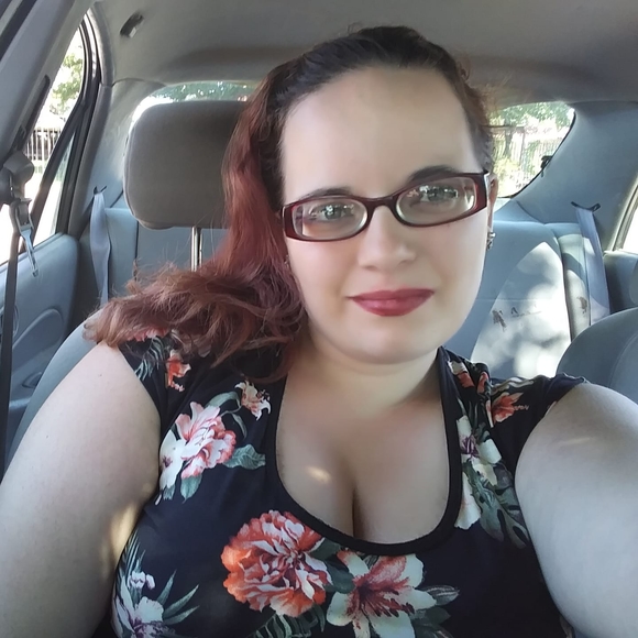 Profile Picture of Cathy Mccloney (@cmccloney) on Poshmark