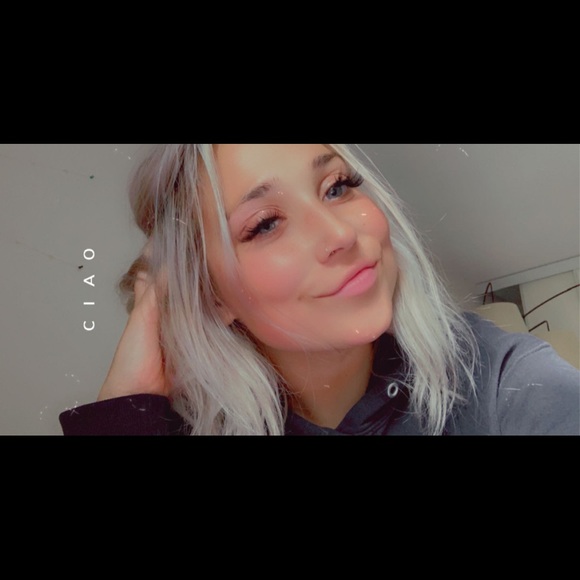 Profile Picture of Jessica Elfassy (@jessicaelfassy) on Poshmark