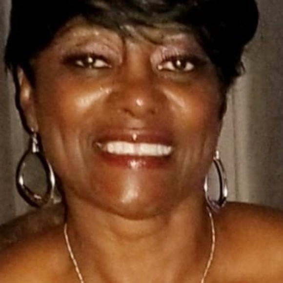Profile Picture of Bobbie Adkins (@bobbieadkins) on Poshmark