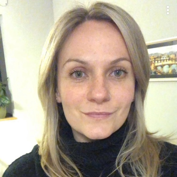 Profile Picture of Amber Cousens (@ambyvc) on Poshmark