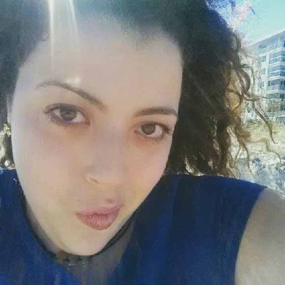 Profile Picture of Gabriela Esquerdo (@gabrielaesq) on Poshmark