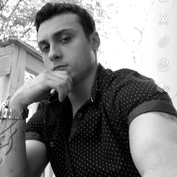 Profile Picture of Geno Hawkes (@geno2334) on Poshmark