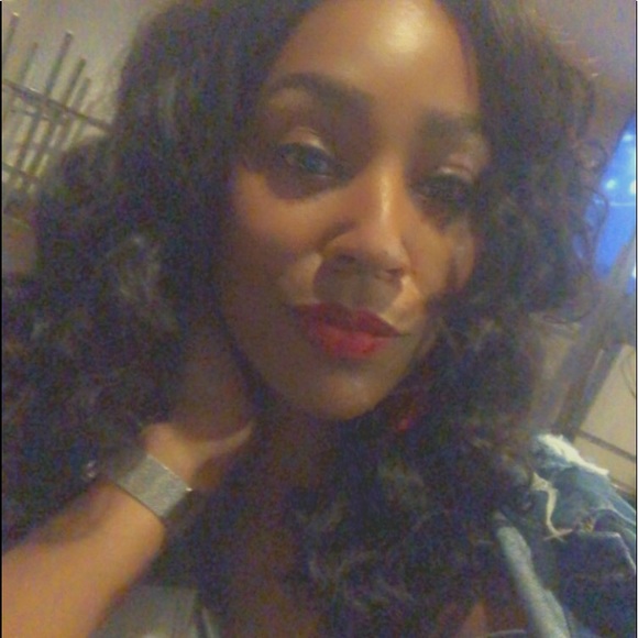 Profile Picture of Crystal Thomas (@ms_dst6) on Poshmark