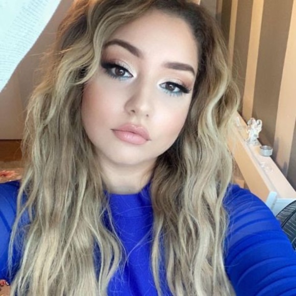 Andika Baranyi - Poshmark Profile Picture of Andika Baranyi (@andikabaranyi) on Poshmark