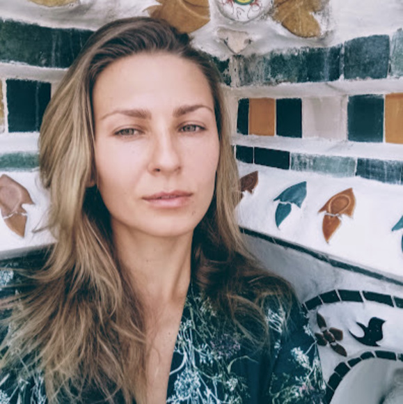 Profile Picture of Alina Uzlov (@alinauzlov) on Poshmark