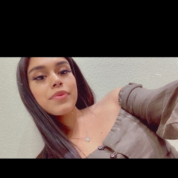 Profile Picture of Isabel Ordaz (@izzyylove) on Poshmark