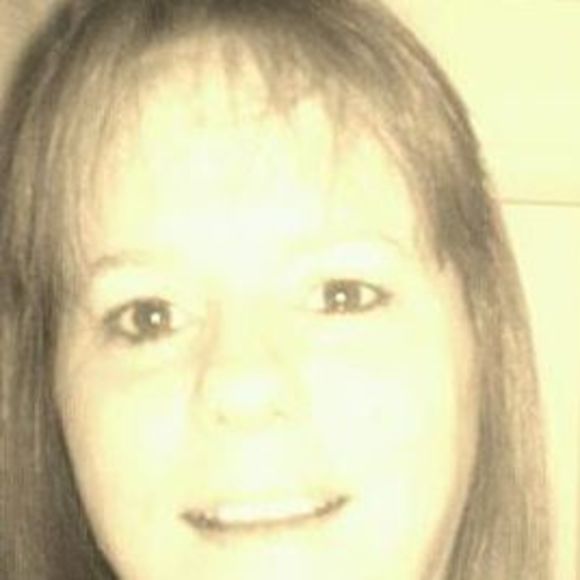 Profile Picture of Angela Brahmstedt (@angieb51673) on Poshmark