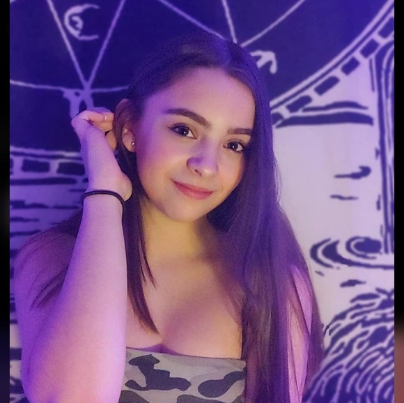 Profile Picture of Élodie Lefrançois (@elodiiie) on Poshmark
