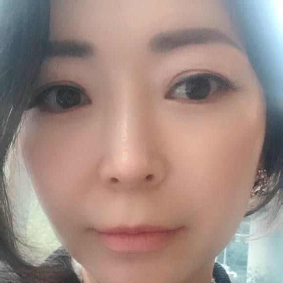 Profile Picture of Gemma Kim (@totalqueen) on Poshmark