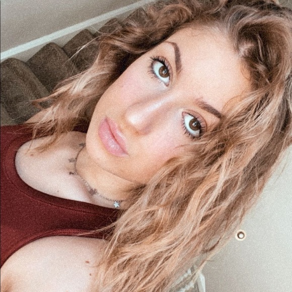 Profile Picture of Alyssa Santora (@alyssasantora5) on Poshmark