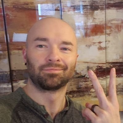 Profile Picture of Devin (@HartnettDesign) on Twitter