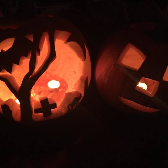 Profile Picture of Leah Hewett (@jezebel747) on Poshmark