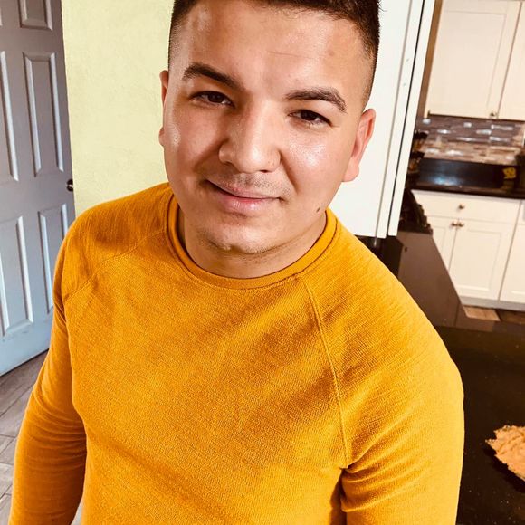 Profile Picture of Thomas Vale (@tomvale03) on Poshmark