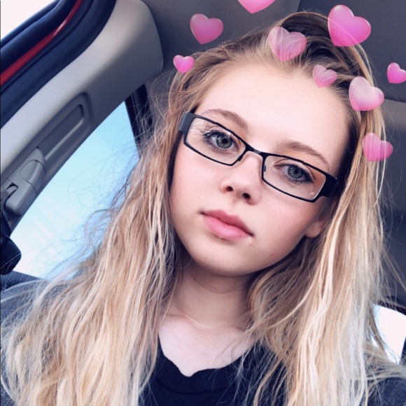 Profile Photo of Natalie Harrison (@natbug1999) on Poshmark