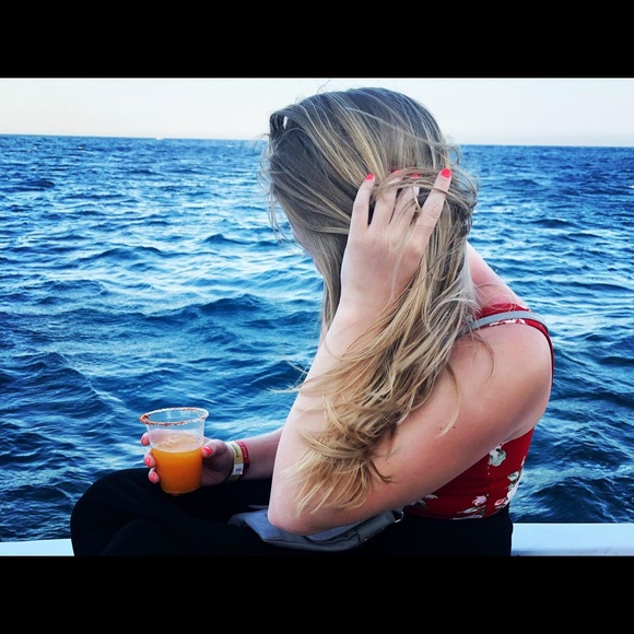 Profile Picture of Michelle Aukema (@maukema) on Poshmark