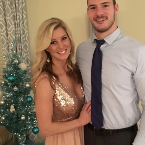 Profile Picture of Emily Pinner (@e_ellen) on Poshmark