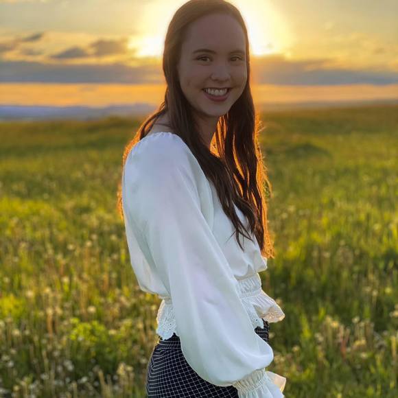 Profile Picture of Jordan Neilson (@jordannalyssa) on Poshmark