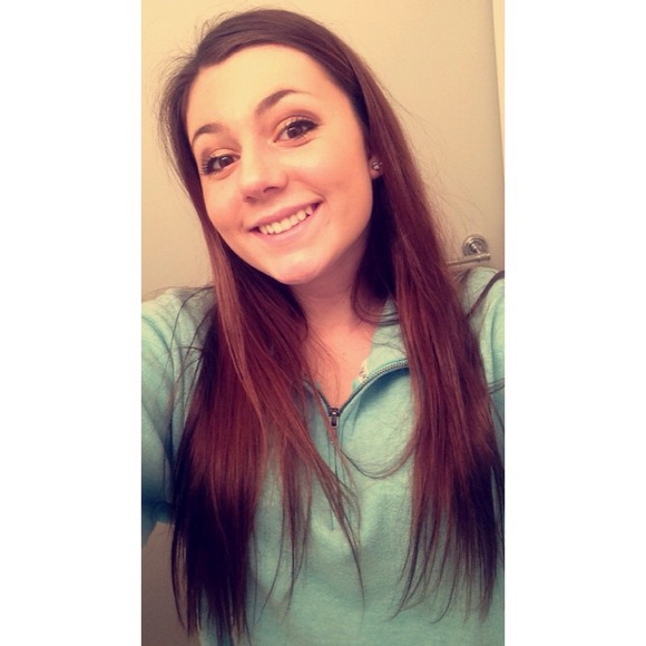 Profile Picture of Victoria Figlioli (@victoriarose130) on Poshmark