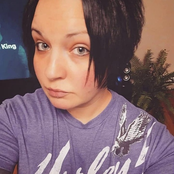 Profile Picture of Karen Javitz (@karenjav) on Poshmark