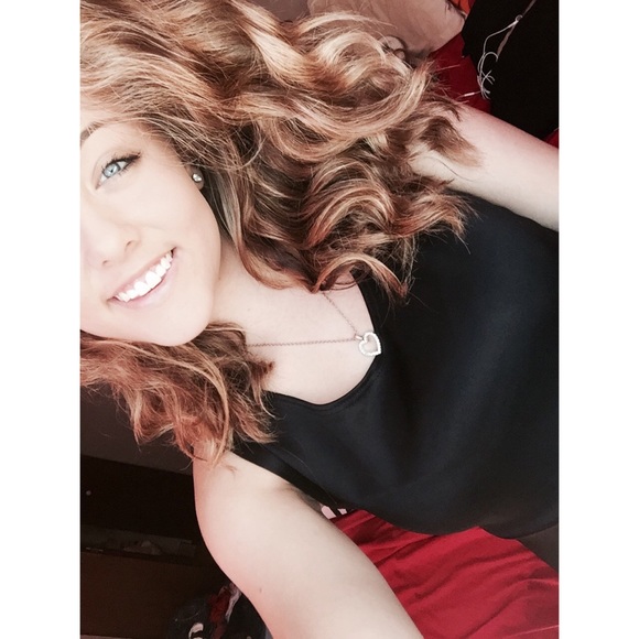 Profile Picture of Lauryn Wolfe (@little__red00) on Poshmark