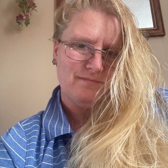 Profile Picture of Kelly Supik (@kellysupik1) on Poshmark