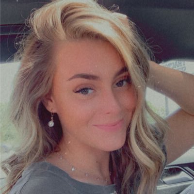 Profile Picture of Tiffany Curtis (@xjewelsss) on Twitter