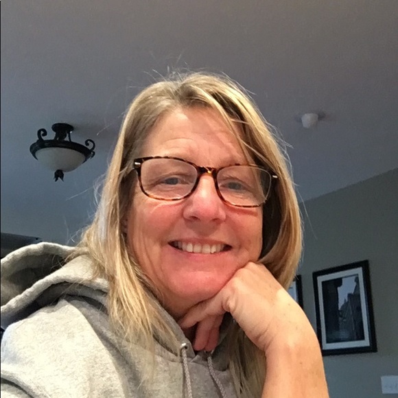 Profile Picture of Deb Dginto (@ddginto) on Poshmark