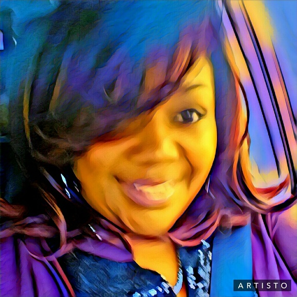 Profile Picture of Shawna Grant (@blackbeaut69) on Poshmark