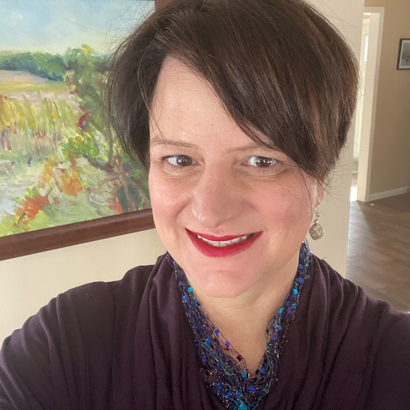 Profile Picture of Alice Craig (@aac99) on Poshmark