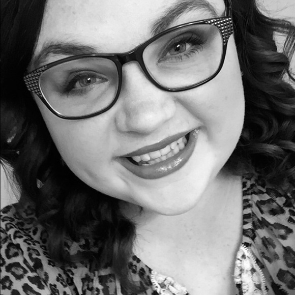 Profile Picture of Kelsey Brewer (@kelseyyy14) on Poshmark