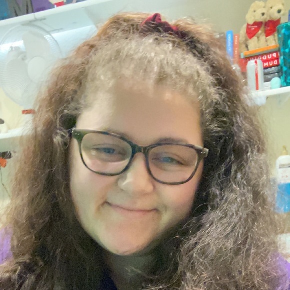 Profile Picture of Emily Rothbauer (@emandziva) on Poshmark