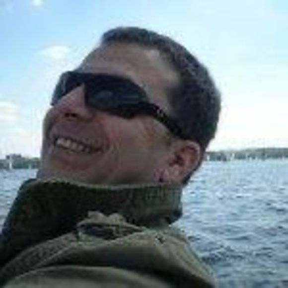 Profile Picture of Hamid Hassanzadeh (@hamidhss) on Poshmark
